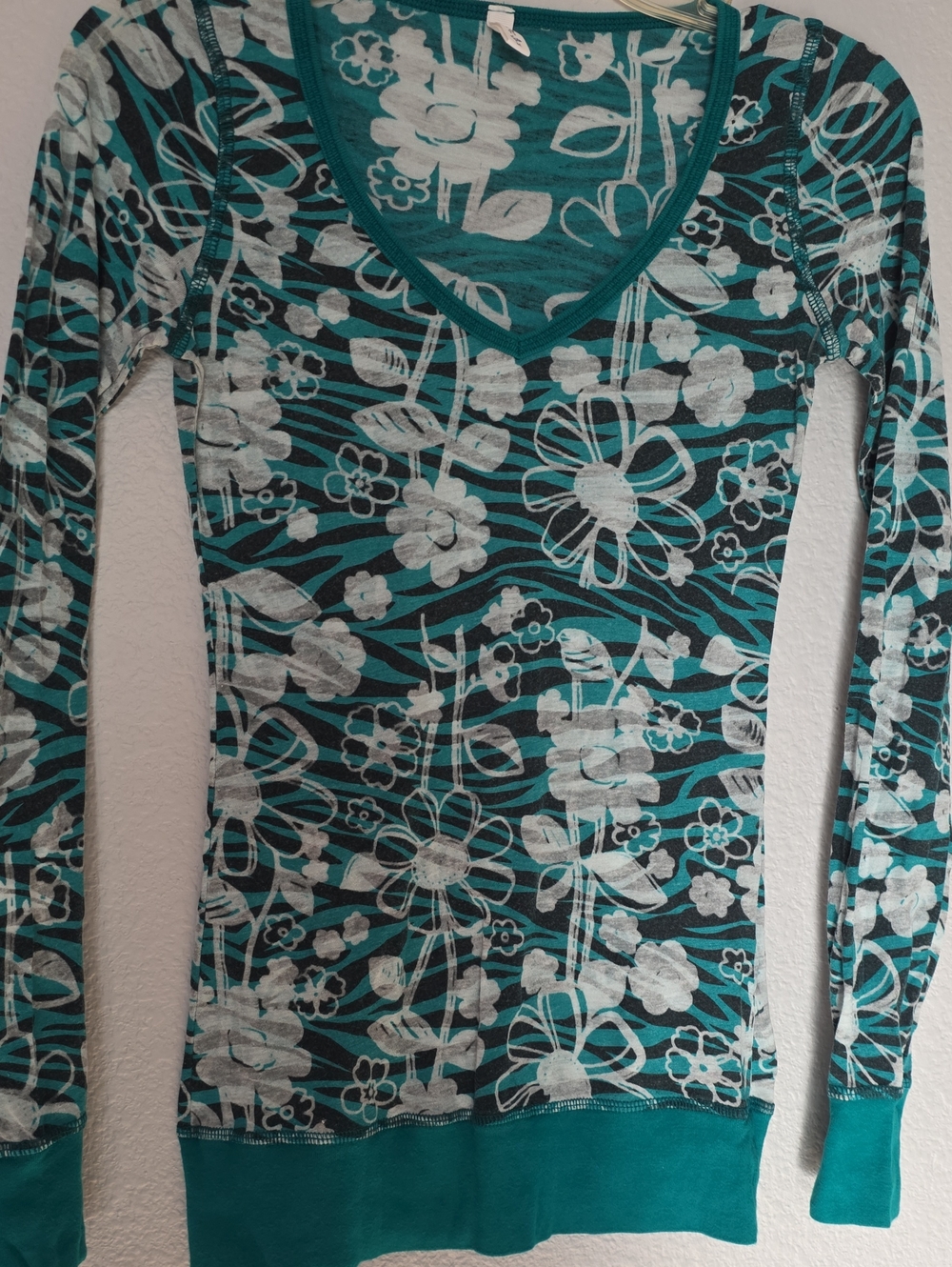 Full Tilt Teal and White Floral V-Neck Long Sleeve Top